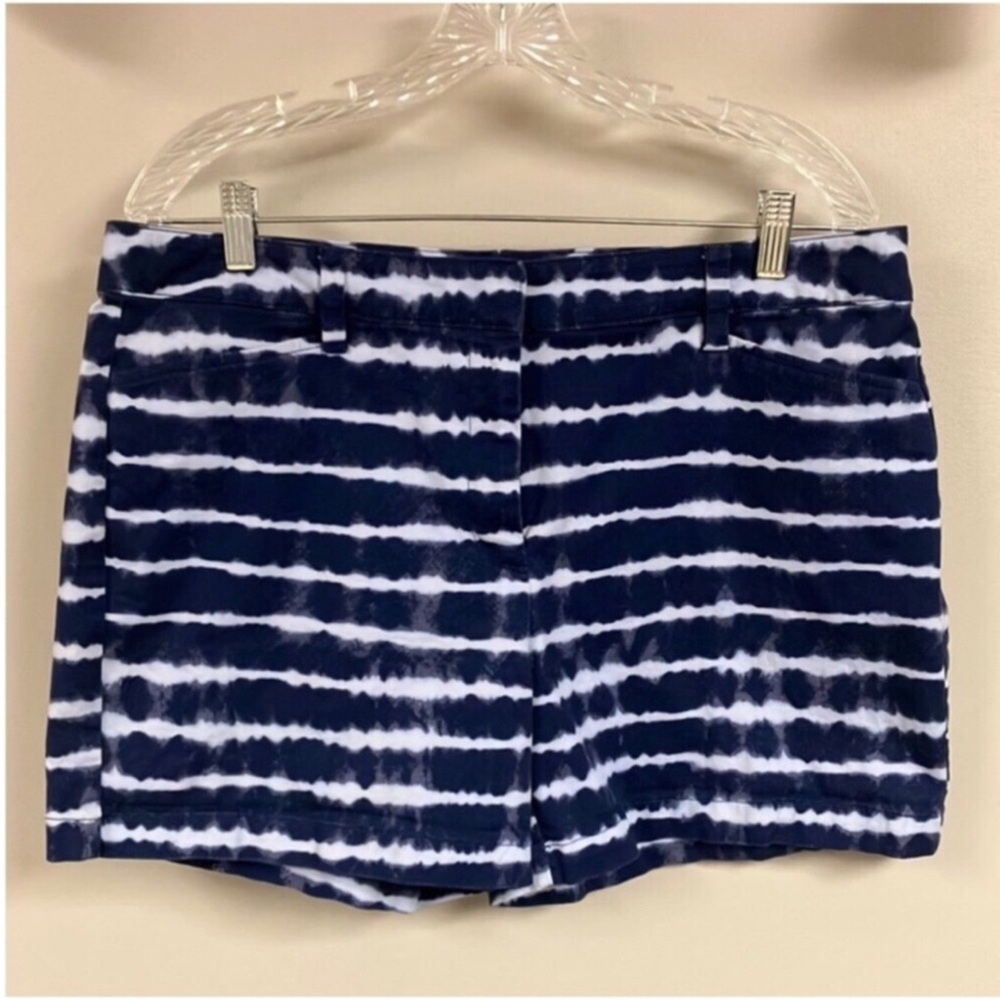 3/$15 ❤️ Lands end blue & white shorts 14